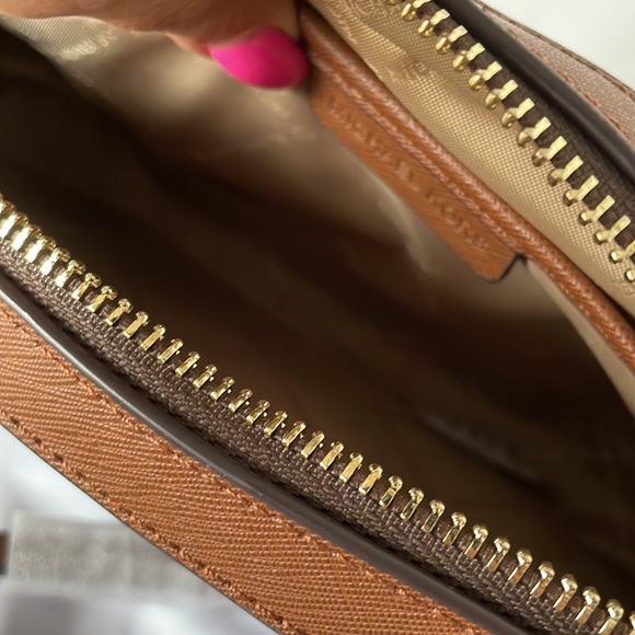 COPY - NWT Michael Kors Crossbody Bag. - Picture 8 of 15